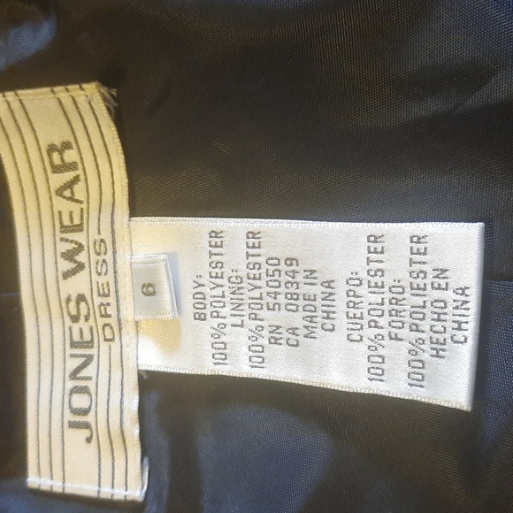 Jones Wear beaded flutter sleeve lined black dress size 6 - Picture 6 of 8